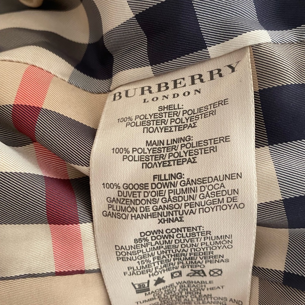Burberry Women’s Black Quilted Puffer Jacket Size Small - Picture 8 of 13